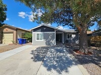 Building Photo - 3 Bed 3 Bath House in 80917!!