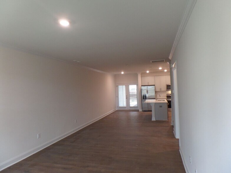 Building Photo - 711 Andrade Dr