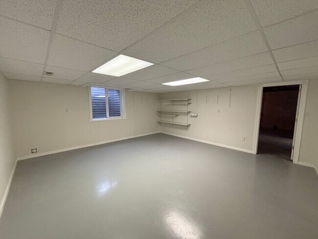 Building Photo - Beautiful 2 Bedroom 2 Bathroom Storage Galore!