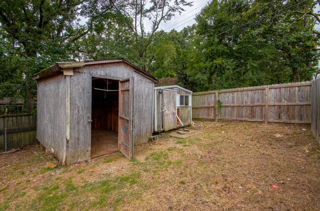 Building Photo - Midtown Living with Modern Conveniences – Prime Little Rock Location!