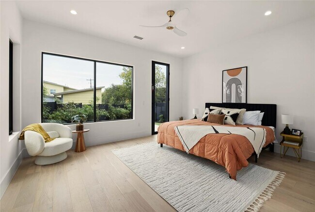 Building Photo - 2401 Oakhaven Cir