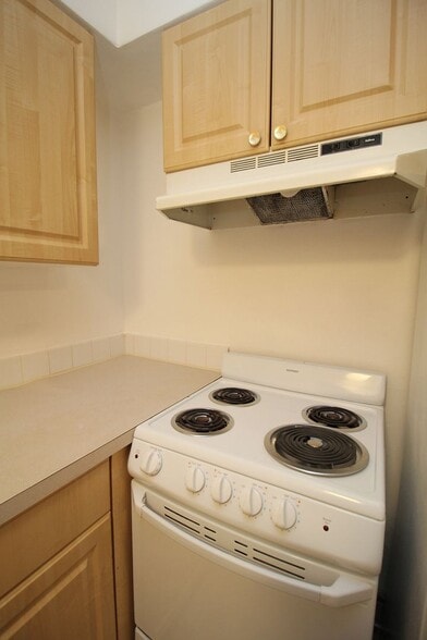 Building Photo - 1902-1910 N Kilpatrick St - Kenton