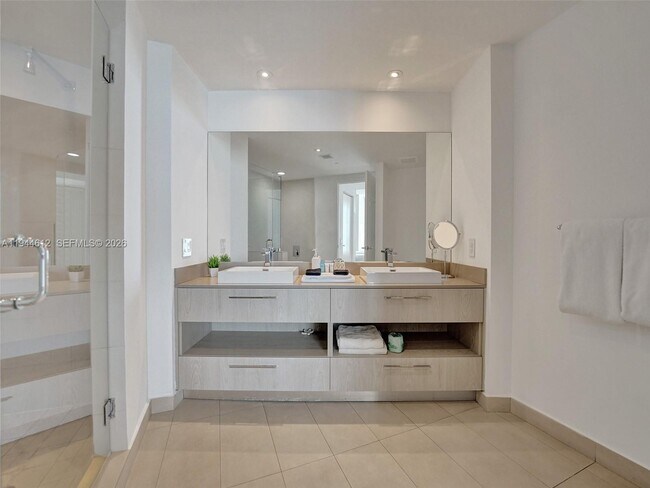 Building Photo - 4111 S Ocean Dr