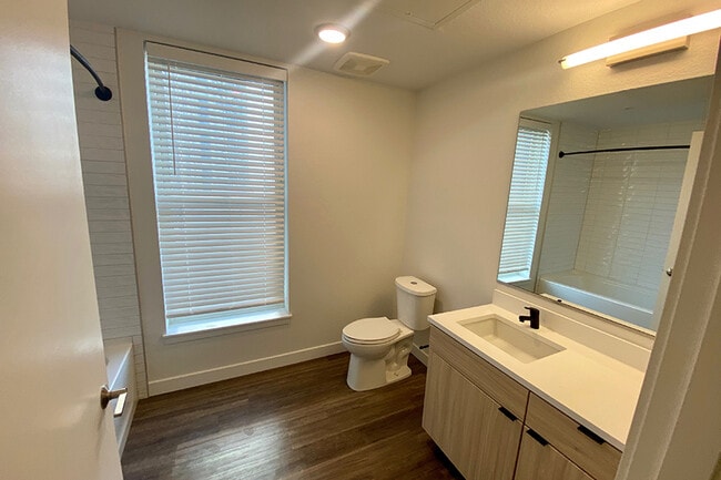 Building Photo - 3201 Walnut St