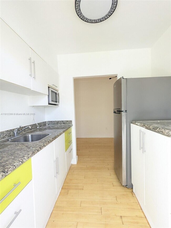 Building Photo - 6930 Rue Vendome