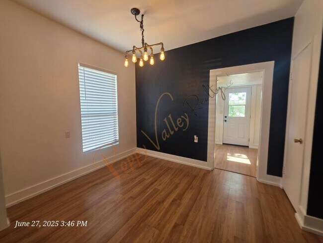 Building Photo - 305 Grandview Ave