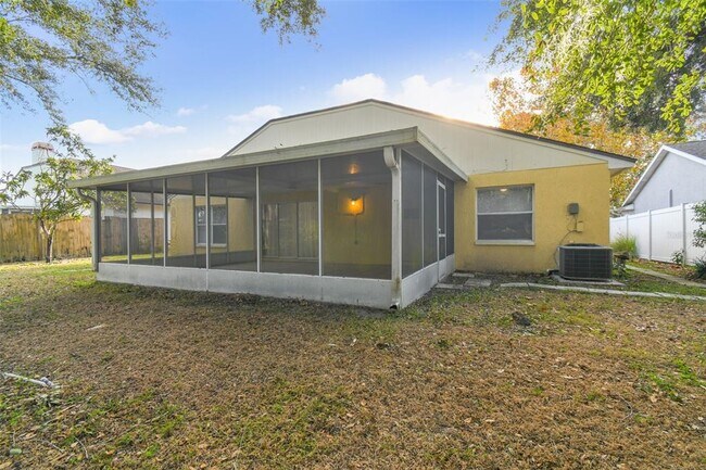 Building Photo - 2342 Tioga Dr