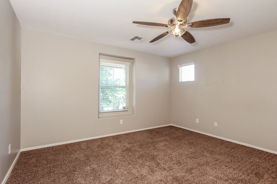 Building Photo - 10053 E Isleta Ave