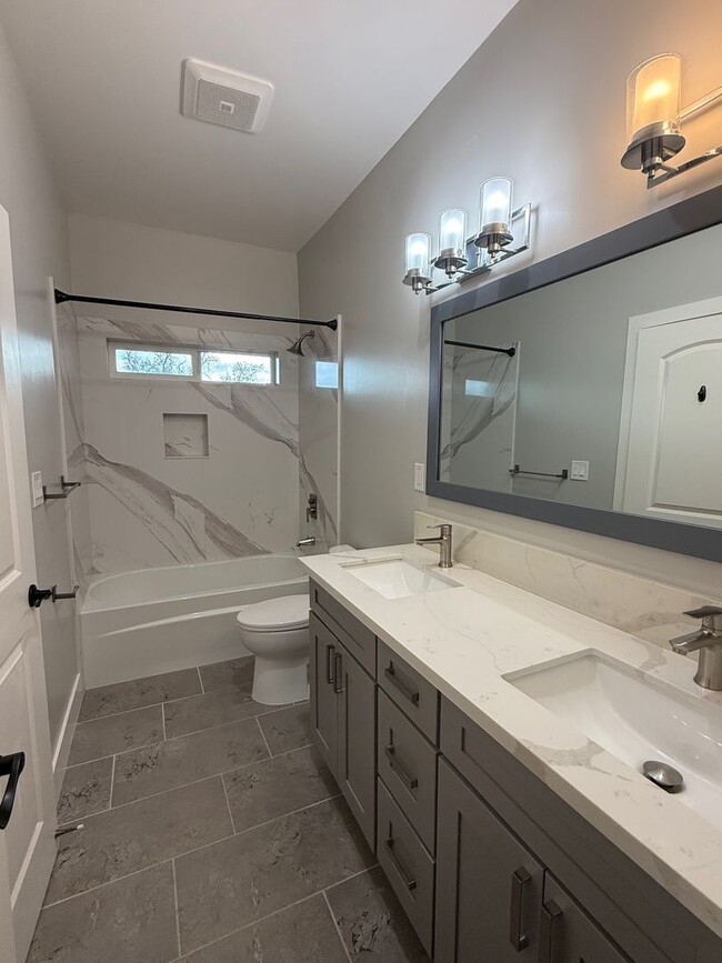 Building Photo - Newer Construction 2,500 Square Foot 3 Bedroom 2.5 Bathroom Fountaingrove House