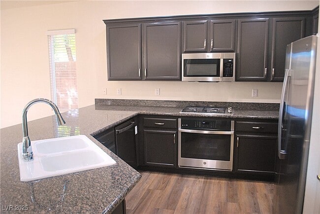 Building Photo - 10031 Cranbrook Falls Ct