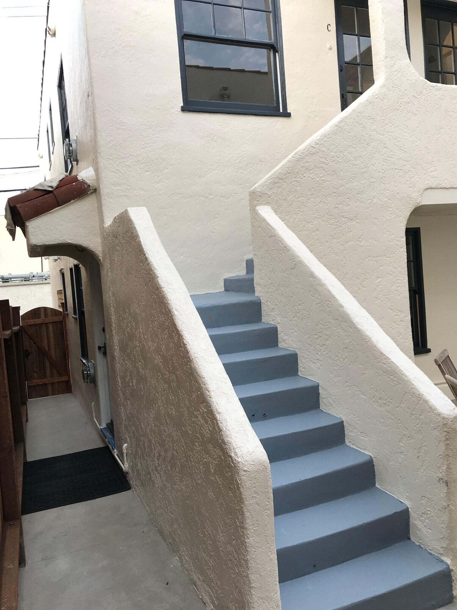 Building Photo - 915 Manhattan Ave