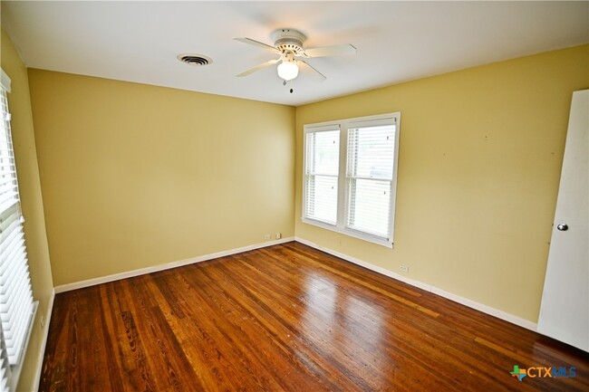 Building Photo - 108 E Clayton St