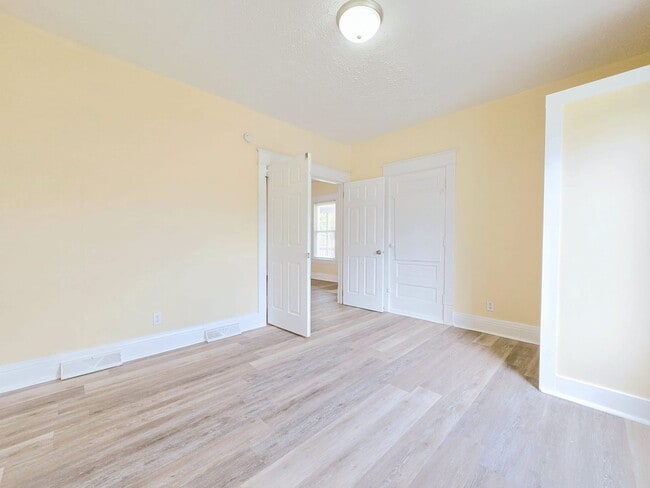 Building Photo - Charming 5-Bedroom House on the West Side ...