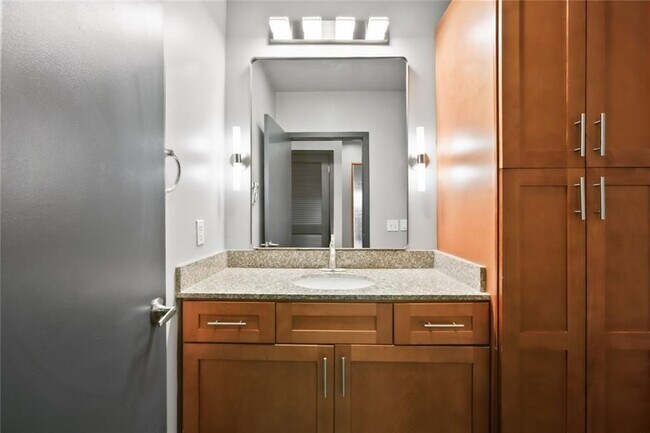 Building Photo - 620 Glen Iris Dr NE