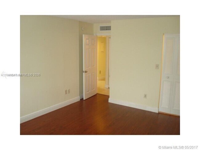 Building Photo - 14211 N Kendall Dr