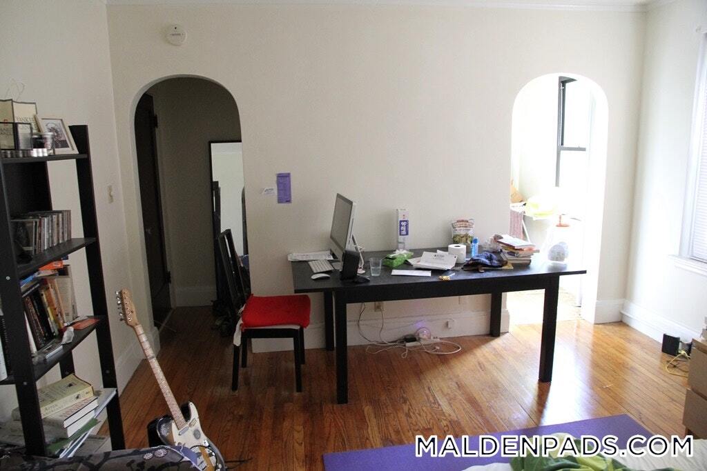 Building Photo - 349 Pleasant St