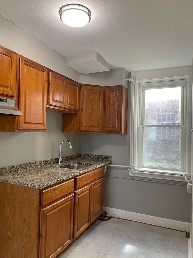 Kitchen - 1314 Dewey Ave