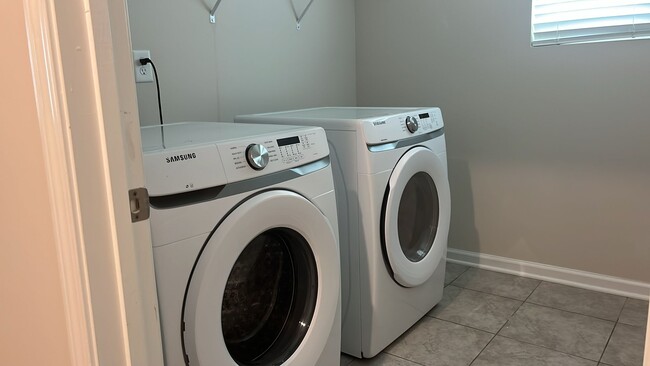 Building Photo - 128 Boone Lake Way