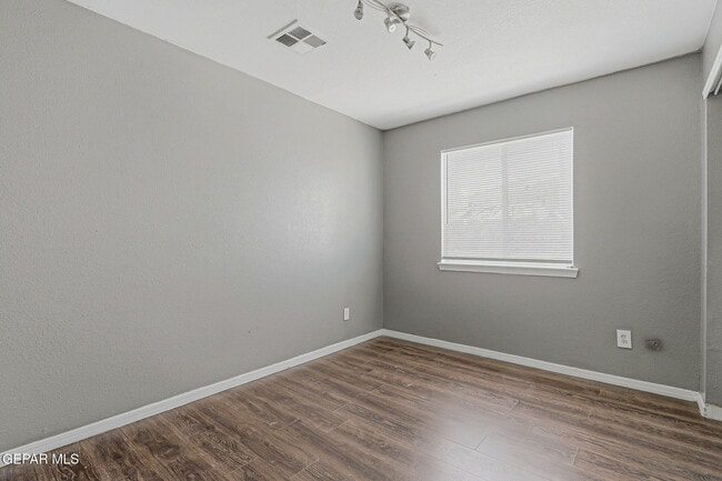 Building Photo - 305 De Palma Pl