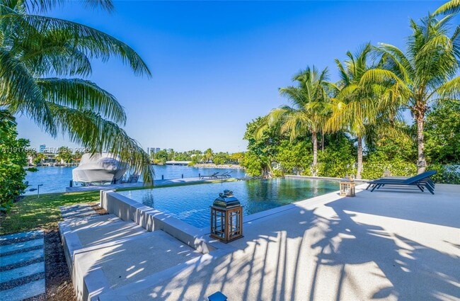 Building Photo - 200 W Rivo Alto Dr