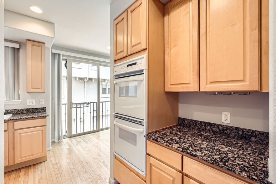 Building Photo - 454 S Lafayette St