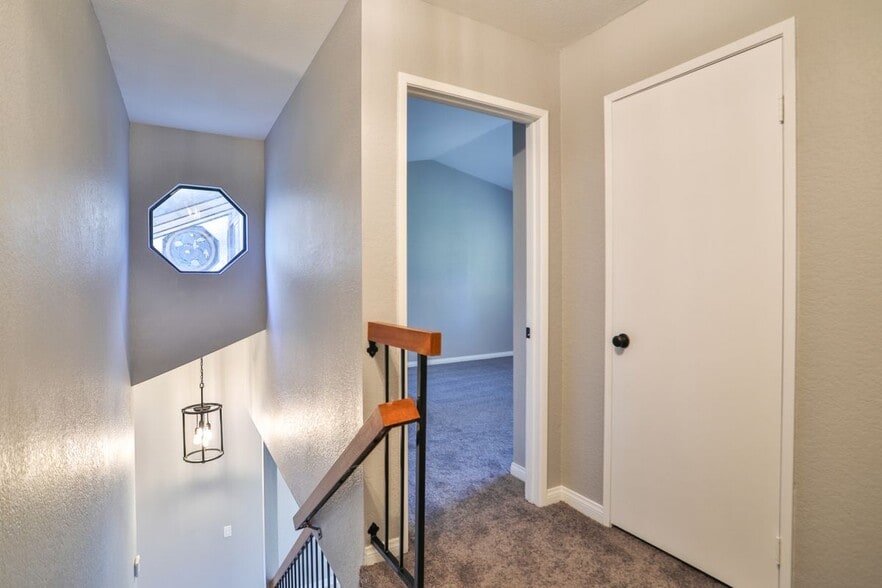 Building Photo - 9369 Silverleaf Way