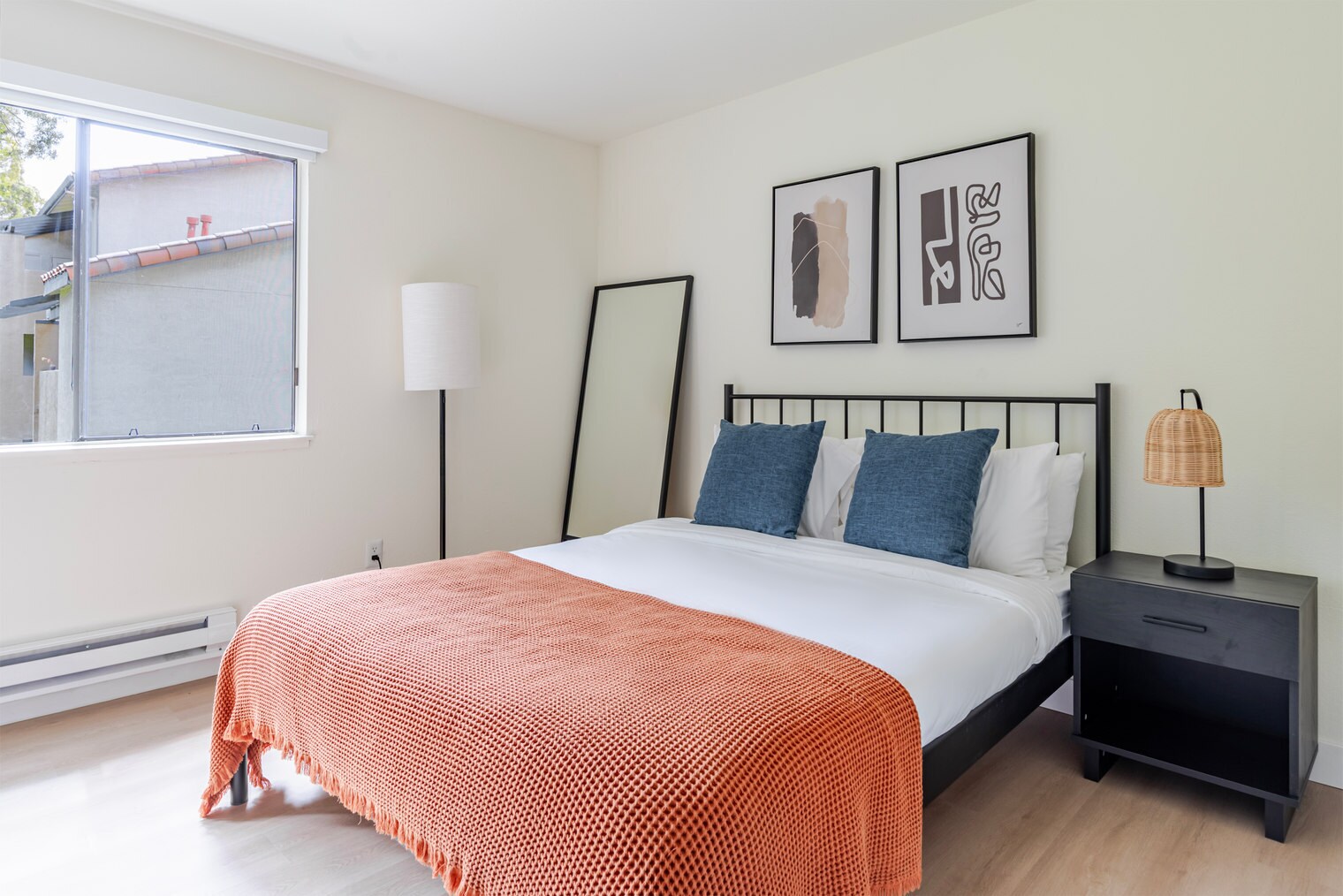 Building Photo - 1600 Villa St