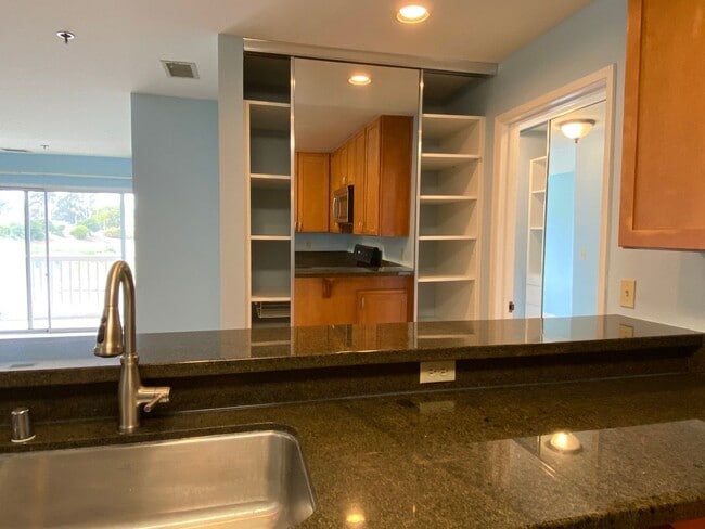 Building Photo - EPIC REA-AZARI PM: Condo w/Parking & Commu...