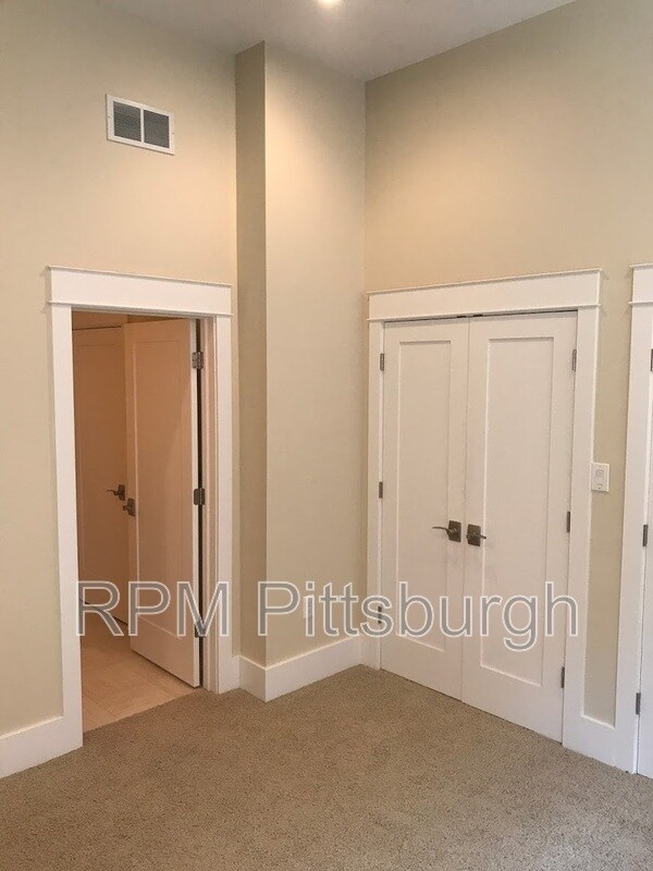 Building Photo - 1822 Harcum Wy