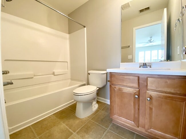 Building Photo - Bluffton Park Townhouse for Rent - Close t...