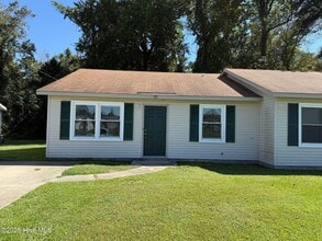 Building Photo - 102 Stallion Dr