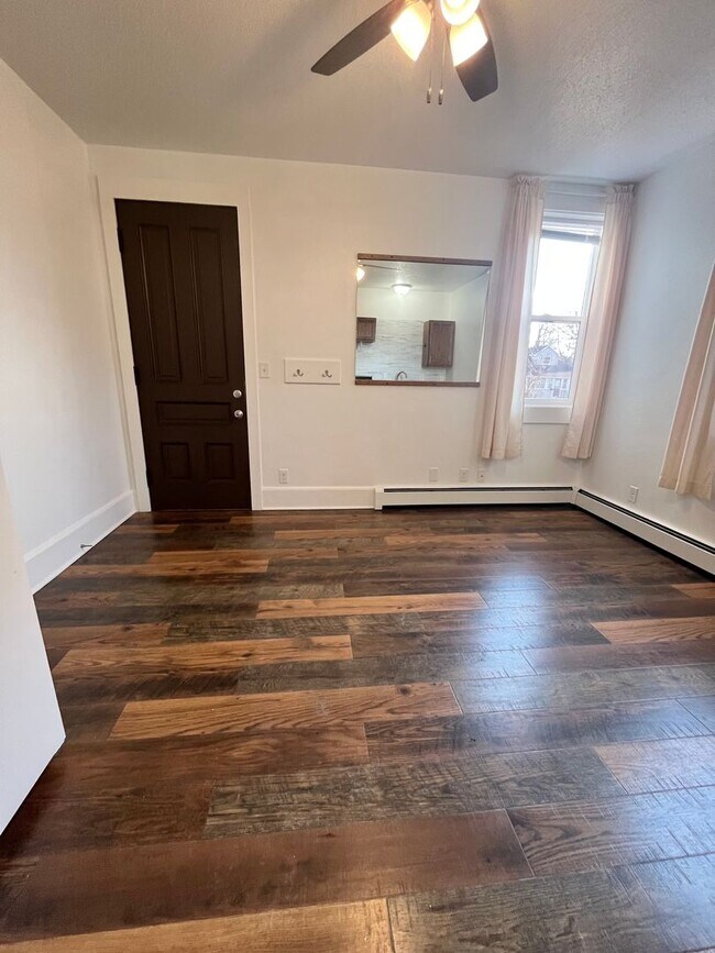 Building Photo - 1 Bed 1 Bath Apartment