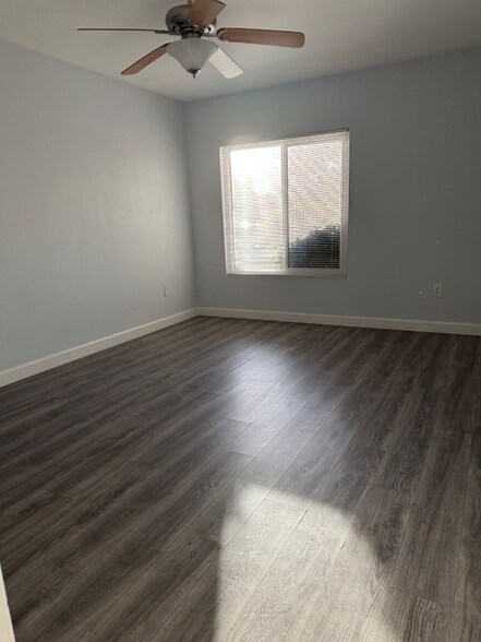 Building Photo - 1295 N Ash St