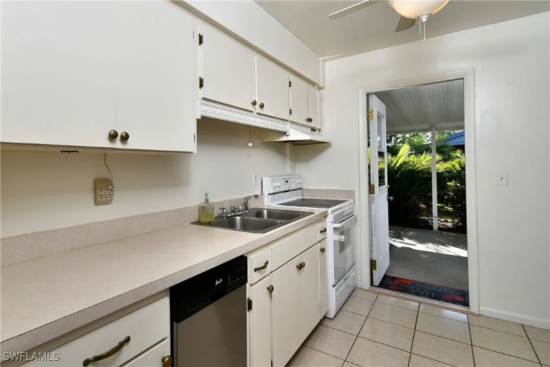 Building Photo - 3 Desert Candle Cir