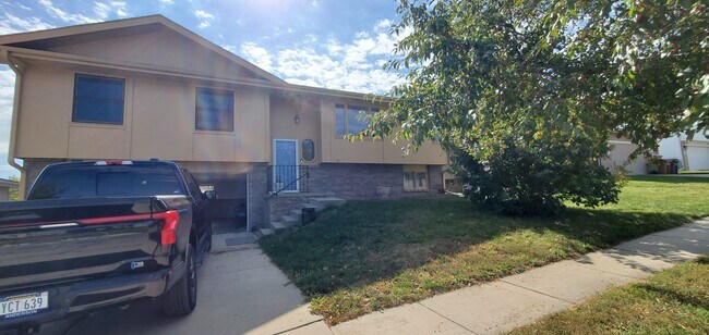 Primary Photo - 3201 W Peach St