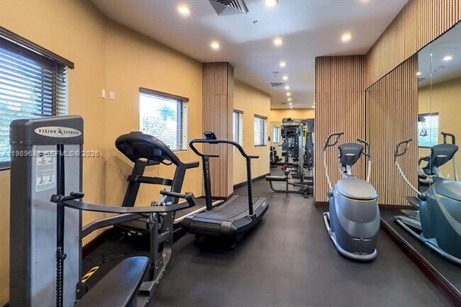 Building Photo - 16275 Collins Ave