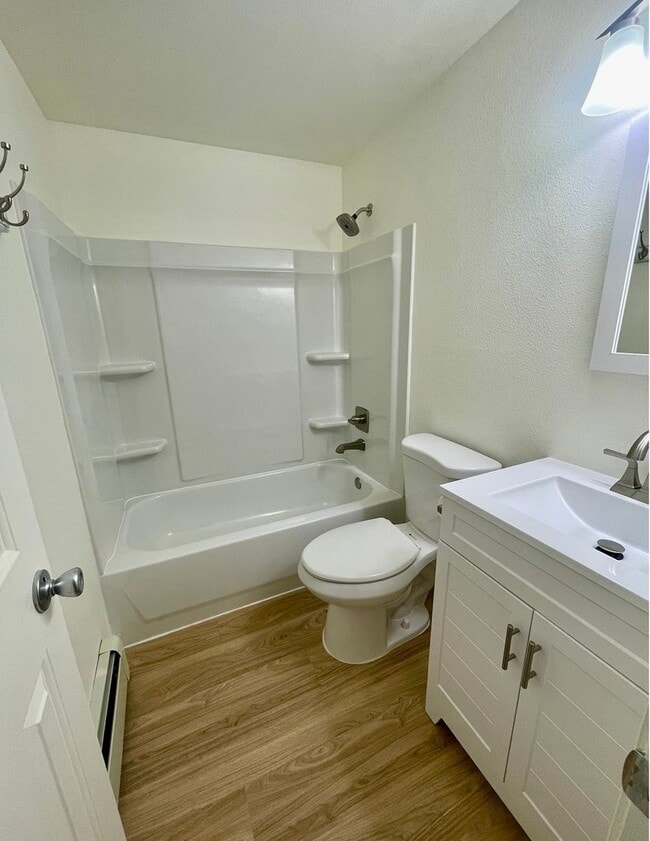 Building Photo - Fantastic 4 bedroom home on a large lot with a fenced in back yard in Eagle River! Available now