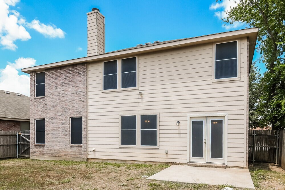 Building Photo - 517 Creekbend St