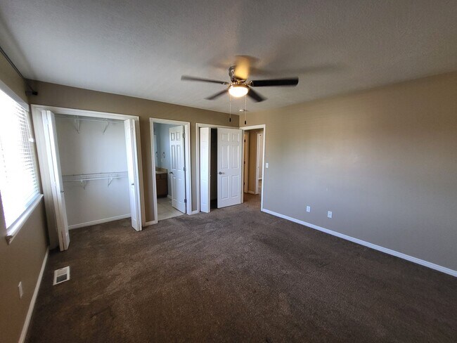 Building Photo - Large Pleasant Grove Home