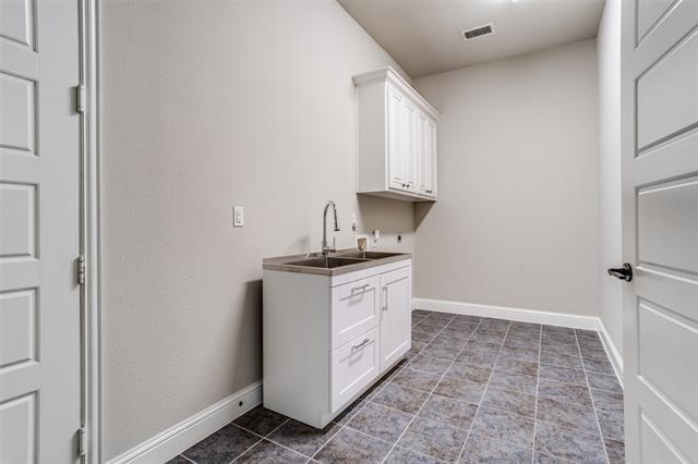 Building Photo - 1071 Jennala Dr