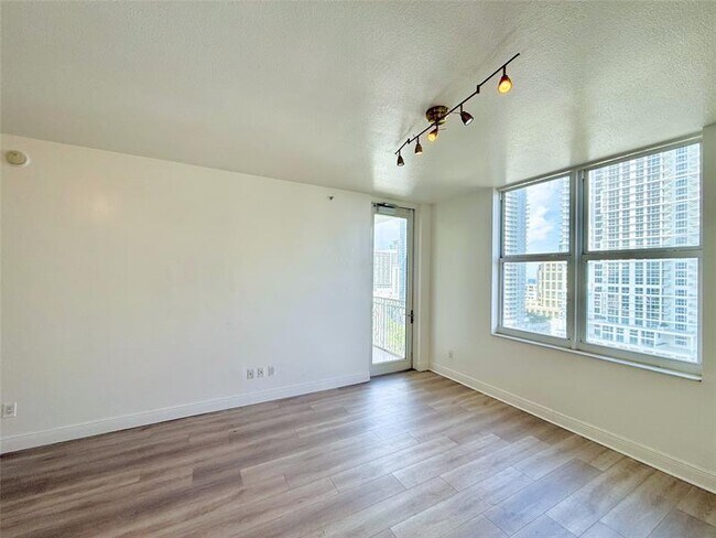 Building Photo - 511 SE 5 Ave