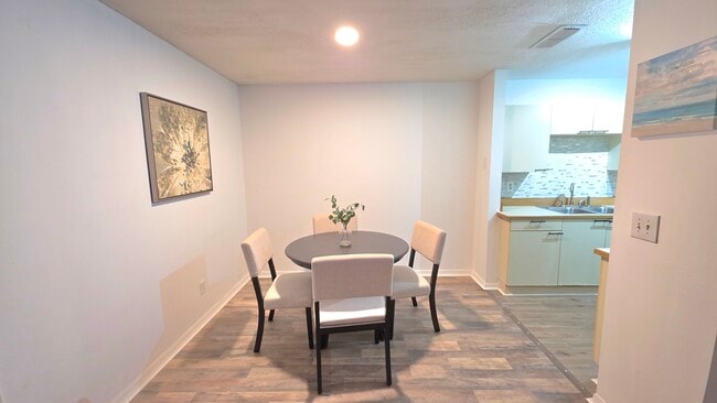 Dinning space - 101 Bent Tree Dr