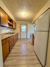 Building Photo - d1606