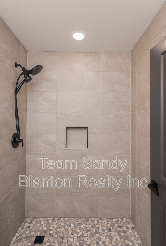 Building Photo - 2540 Hallmark Dr