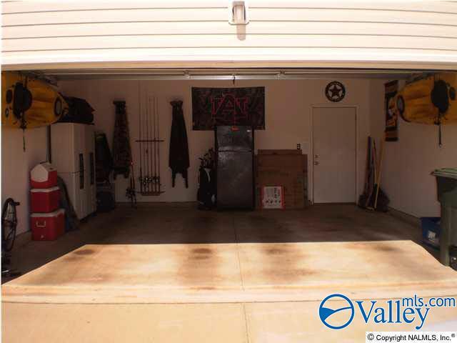 Building Photo - 412 Prom Dr SW