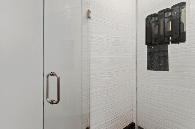 Building Photo - 415 Bedford Dr