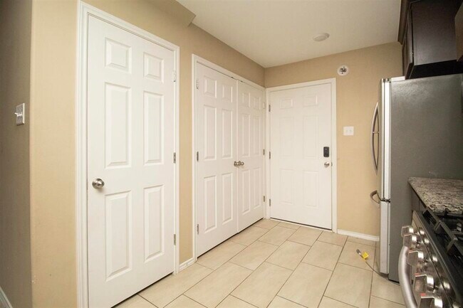 Building Photo - 4316 Ramona Dr