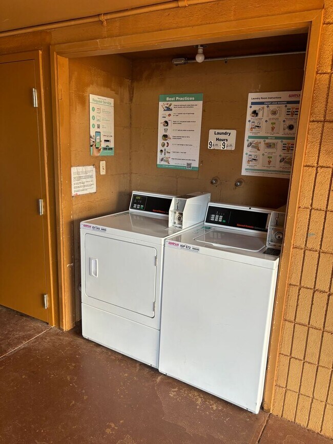 Building Photo - AVAILABLE NOW. Electric included. Furnishe...