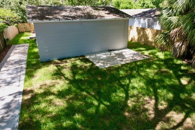 Building Photo - 4 Bedroom / 2 Bath House