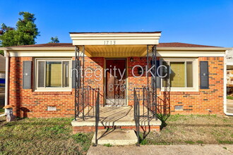 Building Photo - 1713 N Page Ave